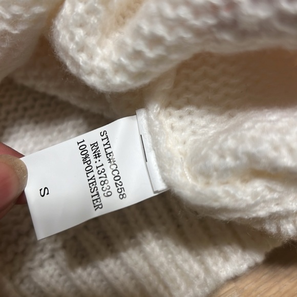 Luna Ivy Women Valentine sweater crop cardigan size S Red Hearts Vneck  NWT - Picture 11 of 12